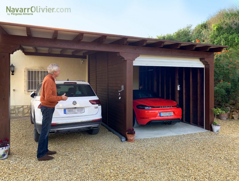 Pérgola adosada para aparcamiento doble con garaje