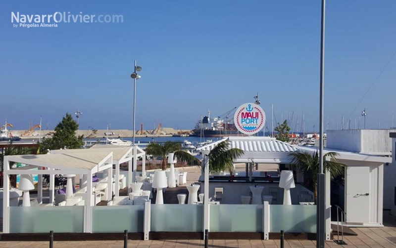 Exclusiba terraza de diseo con chiringuito en mdulos