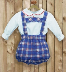 Preciosa ranita de nino con camisa a juego,pantalon a cuadros azules y rojos con camisa blanca con r