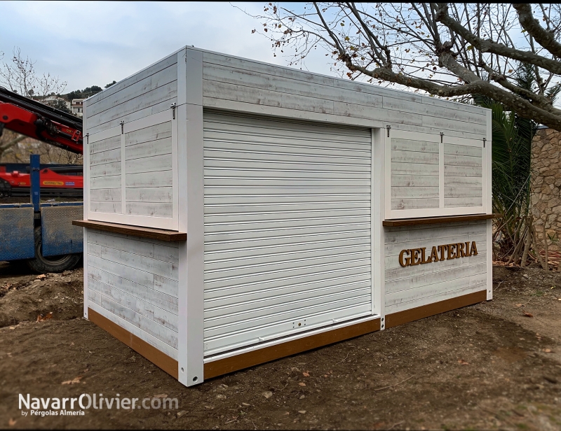 Kiosco de 10 m2 personalizado con persiana anti vandálica