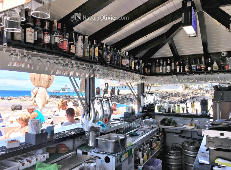 Interior de beach bar en Malaga