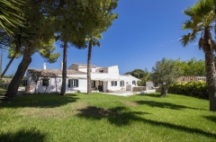 Modern villa for sale in menorca