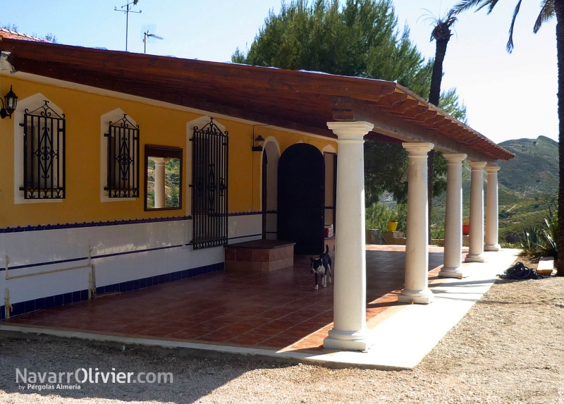 Porche de madera para casa rural