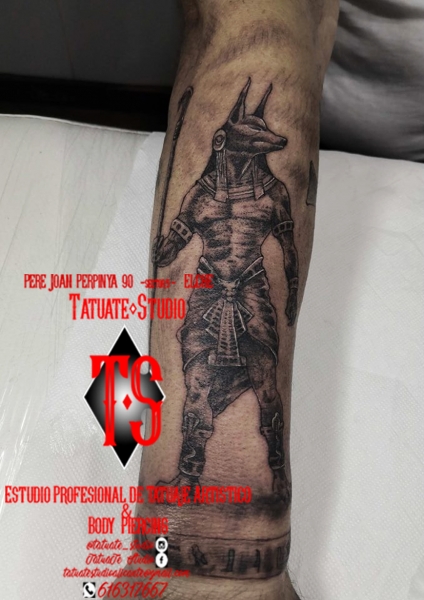 Anubis,tatuajes en elche,tatuate studio, fabinails