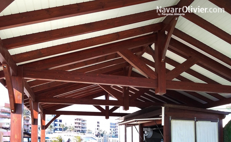 pergola a 2 aguas de madera para terraza de churreria