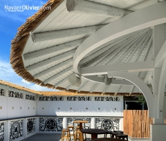 Pergola de diseno singula estructura curva de madera