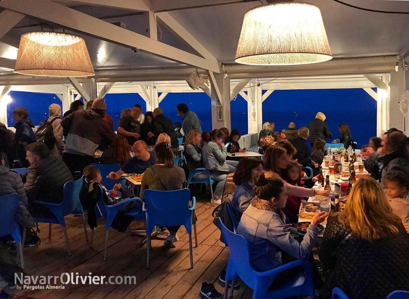 Pérgola de madera para terraza de beach club