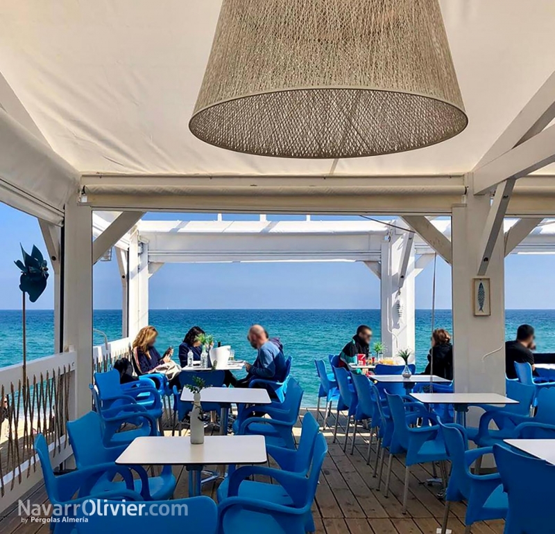 Pérgola desmontable para chiringuito Karamba Beach Club Badalona