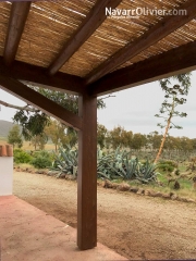 Pergola de madera laminada con cubierta de canizo en almeria