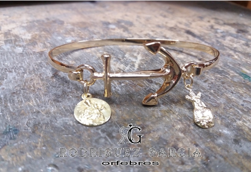 Pulsera Ancla Personalizada con el Cautivo y Virgen del Carmen