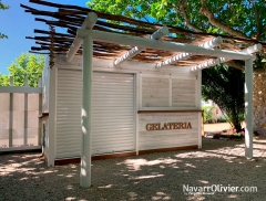 Modulo de madera para kiosco de helados acabado vintage con pergola rustica