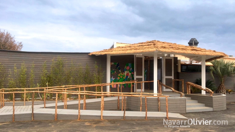 Construccin en madera de restaurante de playa