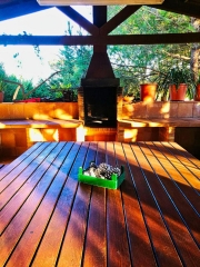 Barbacoa cubierta de 90m2 de la casa rural de can micos
