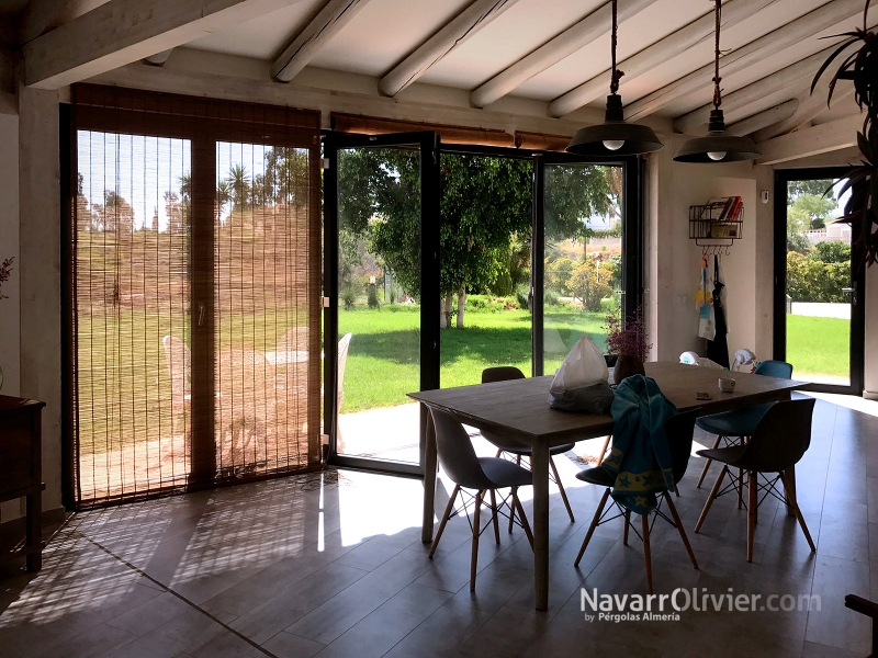 Reforma de vivienda. Construccin de cubierta en madera laminada y tronco calibrado