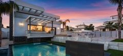 Casas construidas con diseno moderno en costa blanca