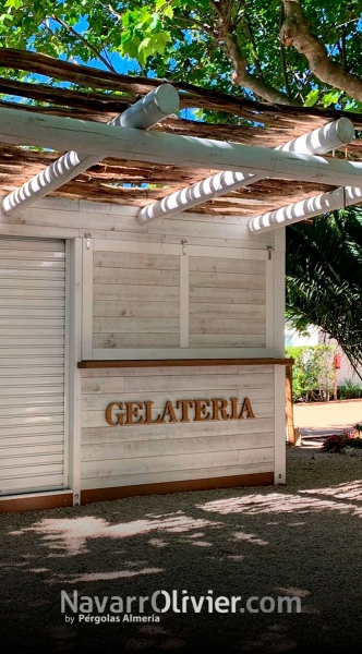 Módulo de madera equipado para heladería, Camping Sant Miquel, Colera, Girona