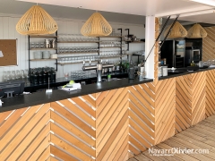 Zona de bar de chiringuito les cabines, golfe juan, francia