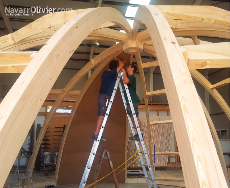 Fabricación de cúpula tipo domo en madera laminada curva