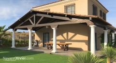 Porche de madera laminada con cubierta en teja arabe para vivienda unifamiliar