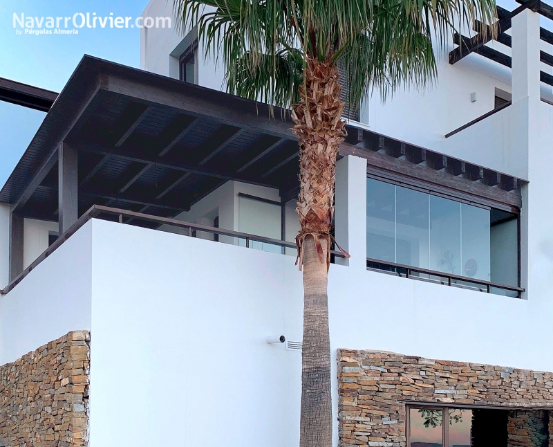 Pergolas para terrazas y balcones con cerramiento de cristal