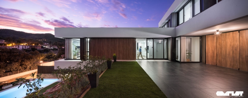 casas modernas por complot