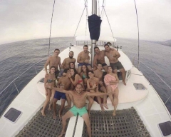 Paseo en barco con amigos en Benalmádena