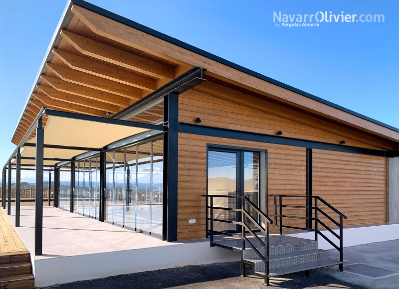 Construcción en madera y metal de restaurante panorámico en Los Lobos, Almería