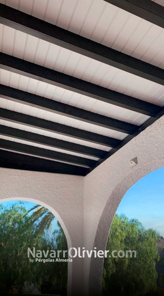 Pérgola de madera para reforma de vivienda mediterránea en Mojácar, Almería