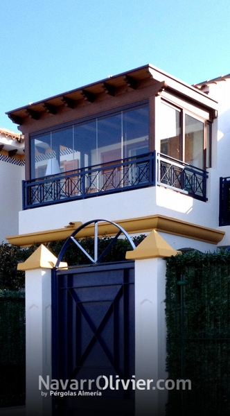 Pérgola con cerramiento de cristal para balcon en Vera, Almería