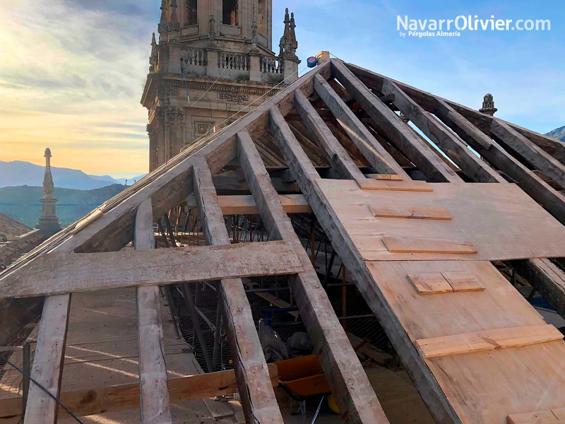 Desmontaje para reabiliartacin de cubierta de madera de catedral de Jan