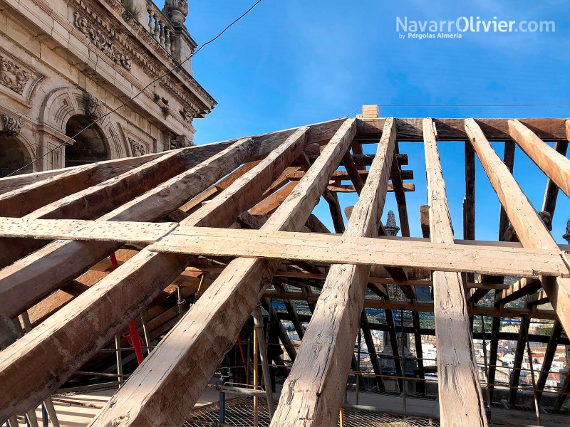 Reconstruccin de cubierta histrica de madera para catedral de Jan