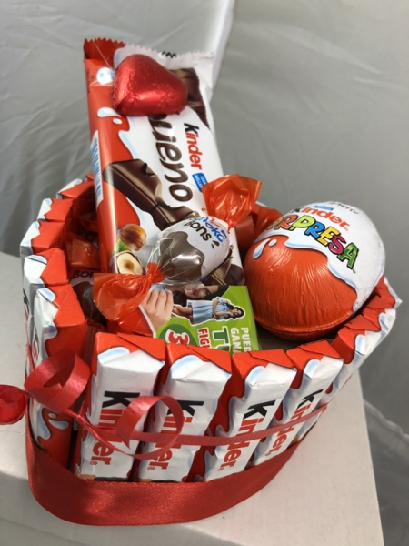 Cesta regalo kinder Corazn