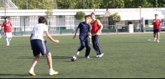 Todos los domingos desde el colegio mayor penafiel se organiza un partido de futbol en campo de hierba artificial