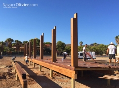 Montaje de construccin de madera sobre pilotes hincados en el terreno