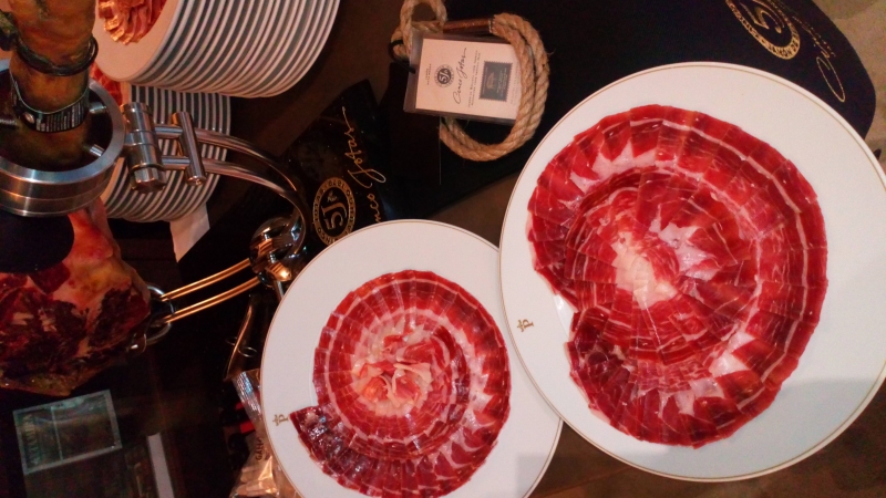 CORTE DE JAMON CON CORAZN