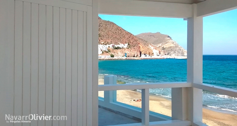 Terraza con prgola de madera para piso turostico en primera lnea