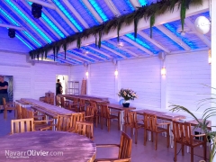 Interior de chiringuito restaurante de madera y tronco calibrado en malaga