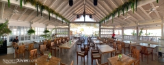 Vista interior de chiringuito restaurante de 150 m2 construido en madera y tronco calibrado