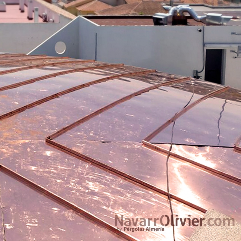 Cúpula de madera con recubrimiento exterior en cobre