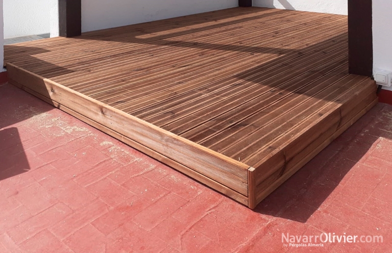 Deck para azotea construido en madera tratada en autoclave sin mantenimiento