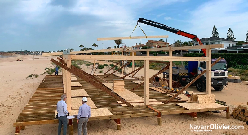 Construcción en madera estructural sobre pilotes para chiringuito Los Esteros, Chiclana