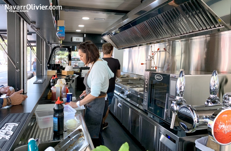 Interior de chiringuito modular urbano para gastronoma en va pblica