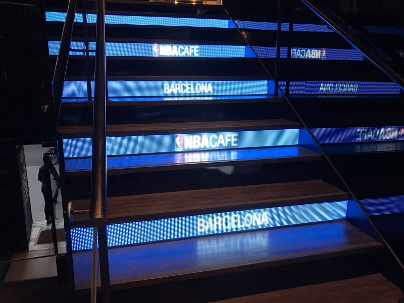 Escaleras LED - 1er restaurante NBA Barcelona (Proyecto a medida)