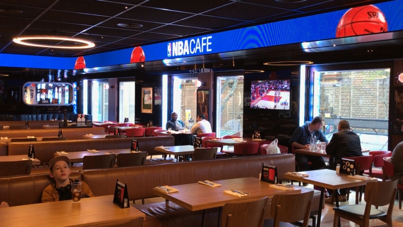 Pantallas LED Perimetral - Restaurante NBA Barcelona (Proyecto a medida)