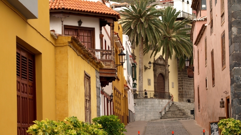 Garachico,donde sus calles adoquinadas invitan a explorar el corazón del pueblo, sus iglesias y cons