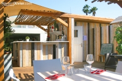 Construccion de estructura de madera para terraza exterior de beach club en marseille