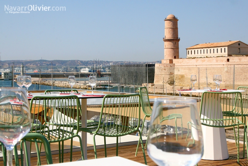 Terraza de en azotea de restaurante Rowing Club, Marsella