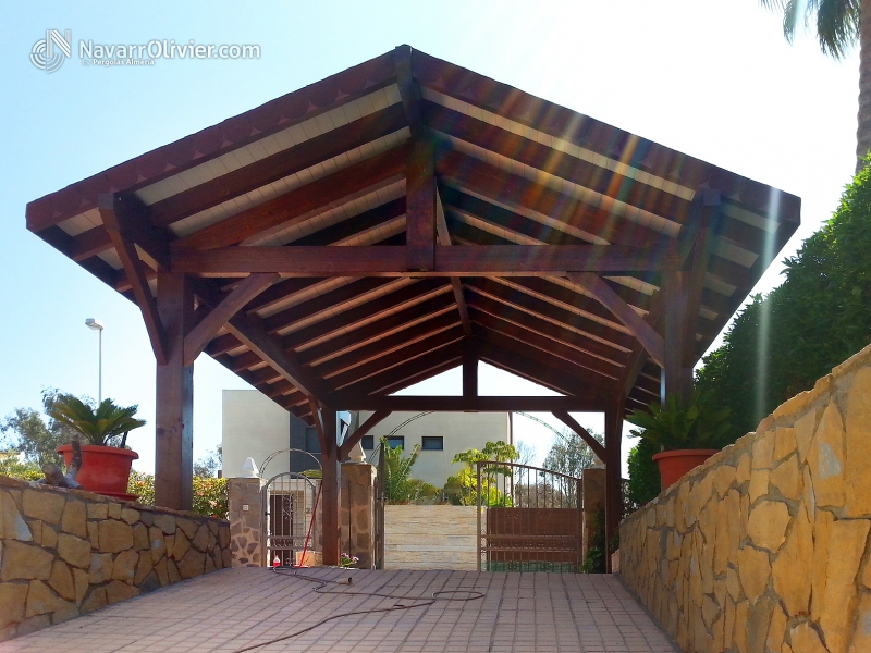 Pergola de madera para cubierta de aparcamiento privado