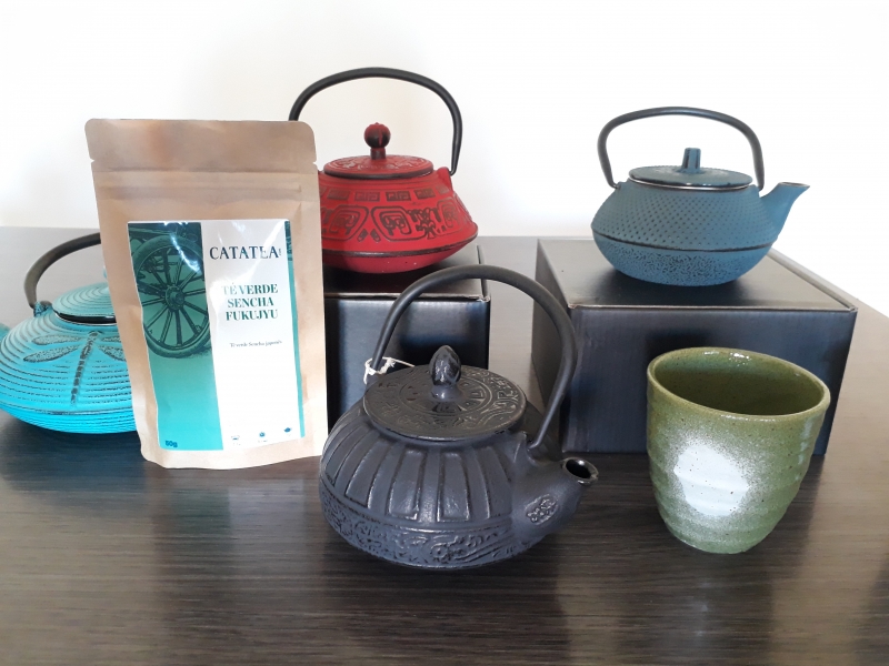 venta de té y complementos del té como teteras , vasos, etc
