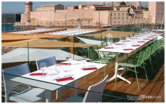Terraza en azotea de rowing club, marsella, forjado con tarima autoclave y barandilla de cristal de